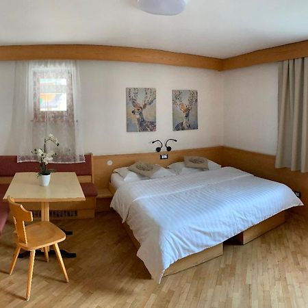 Bed & Breakfast Garni Tobia Campitello di Fassa Eksteriør bilde