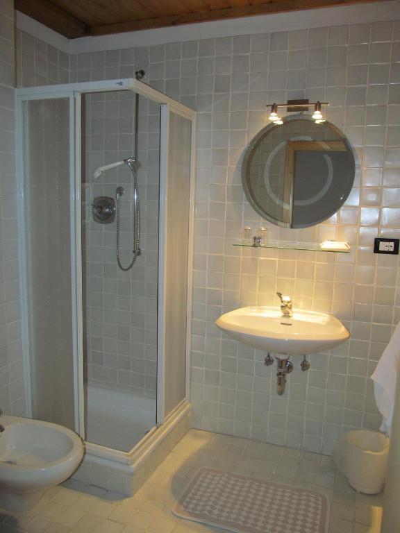 Bed & Breakfast Garni Tobia Campitello di Fassa Rom bilde
