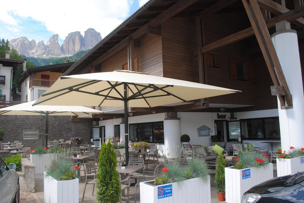 Bed & Breakfast Garni Tobia Campitello di Fassa Eksteriør bilde
