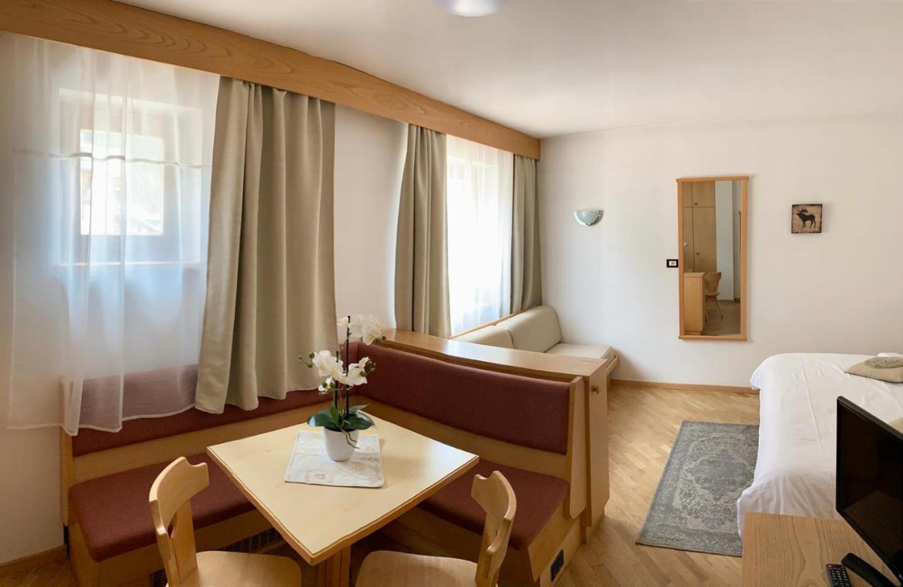 Bed & Breakfast Garni Tobia Campitello di Fassa Eksteriør bilde