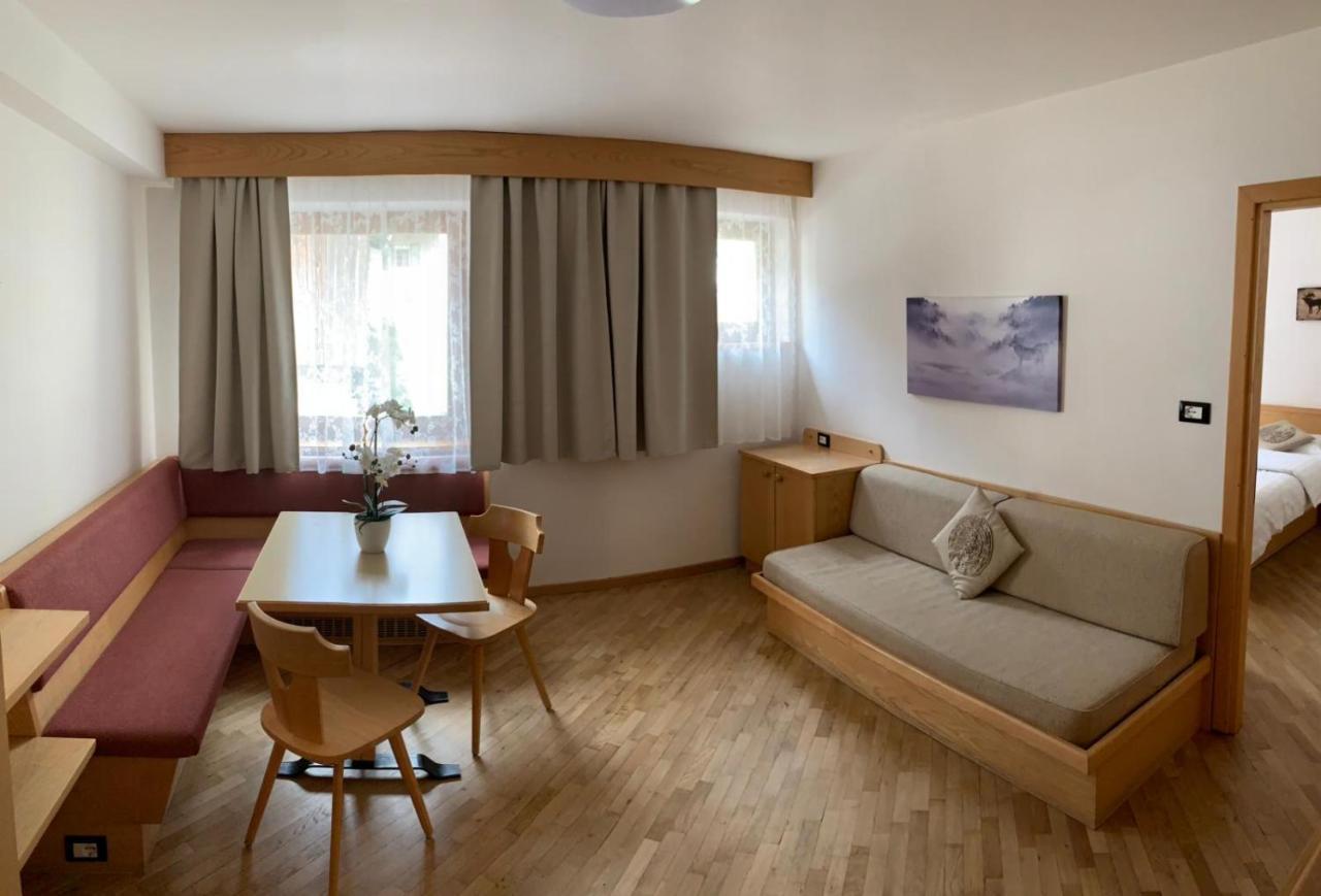 Bed & Breakfast Garni Tobia Campitello di Fassa Eksteriør bilde