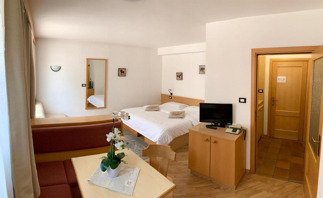 Bed & Breakfast Garni Tobia Campitello di Fassa Eksteriør bilde