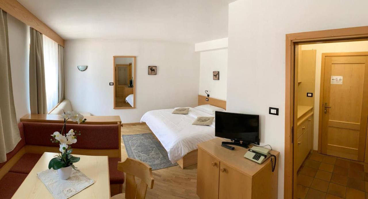 Bed & Breakfast Garni Tobia Campitello di Fassa Eksteriør bilde